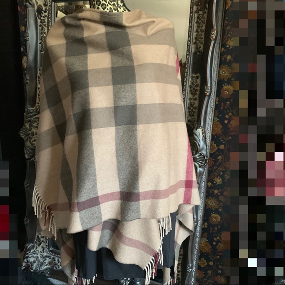 🎊Sold🎊Burberry Check Print Wool & Cashmere Cape - Picture 4 of 8
